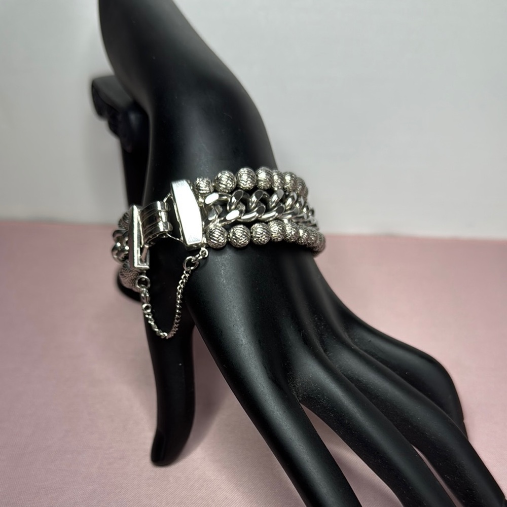 Elegant vintage Silver tone Bracelet fold over clasp, safety chain